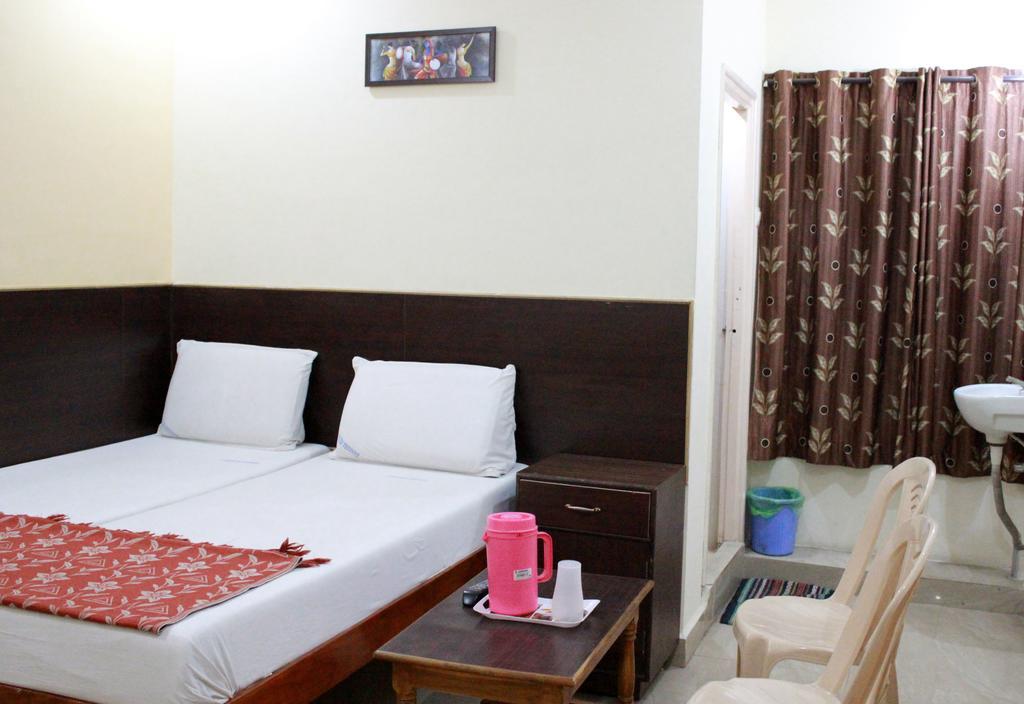 Hotel Sahasra Residency Тирупати Стая снимка