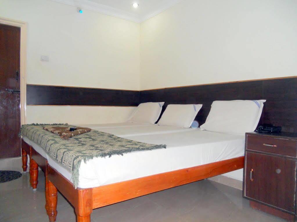 Hotel Sahasra Residency Тирупати Екстериор снимка