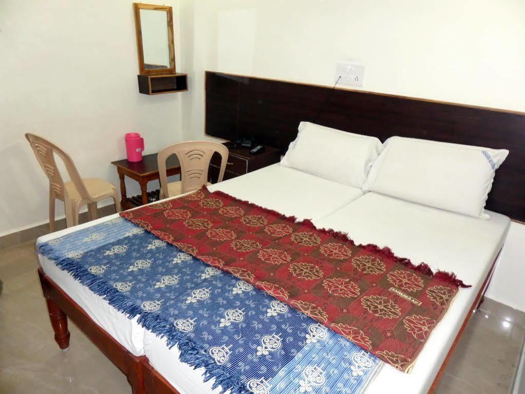 Hotel Sahasra Residency Тирупати Екстериор снимка