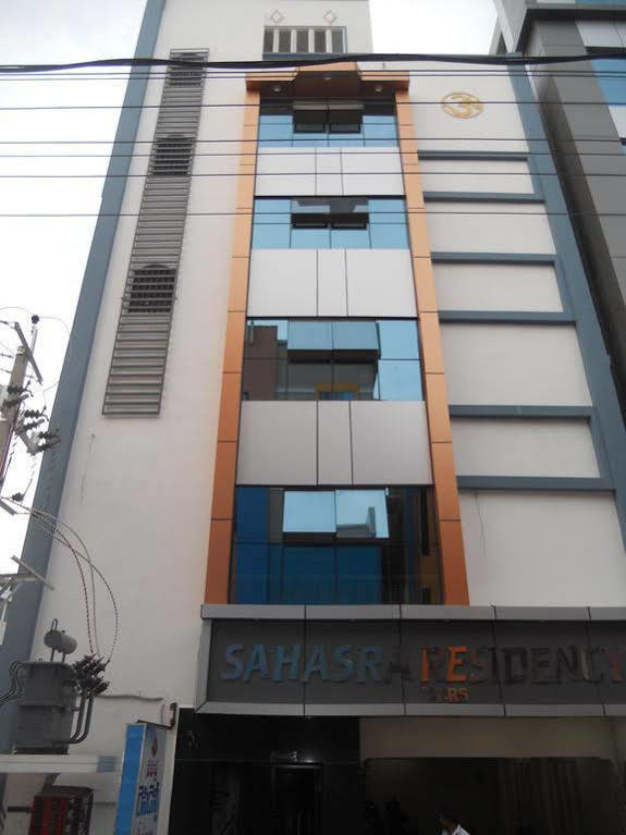 Hotel Sahasra Residency Тирупати Екстериор снимка