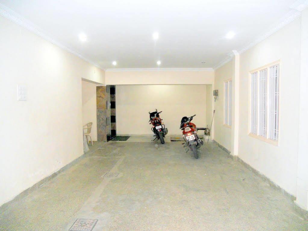 Hotel Sahasra Residency Тирупати Екстериор снимка