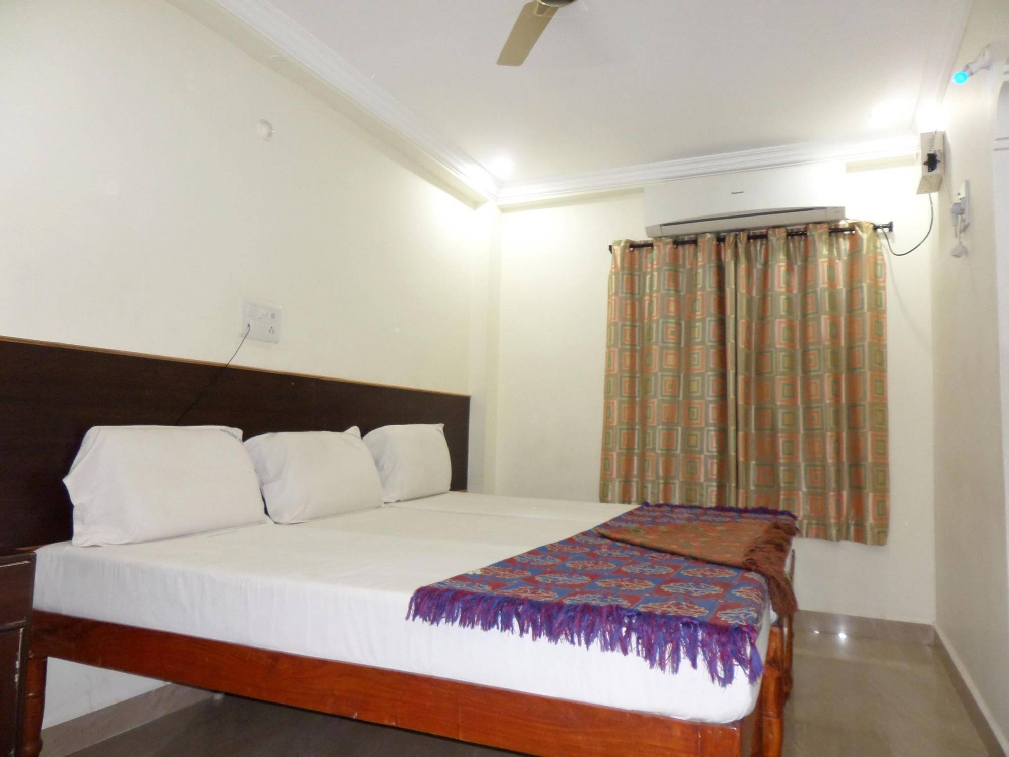 Hotel Sahasra Residency Тирупати Екстериор снимка