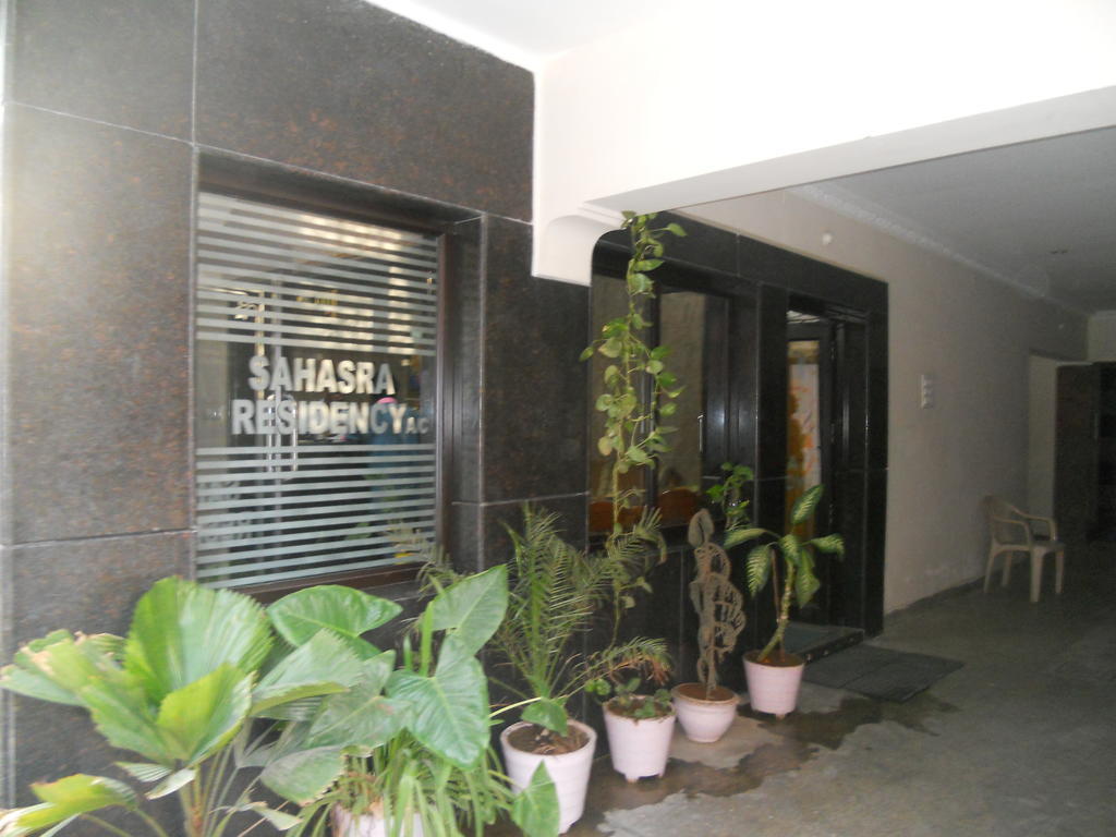 Hotel Sahasra Residency Тирупати Екстериор снимка