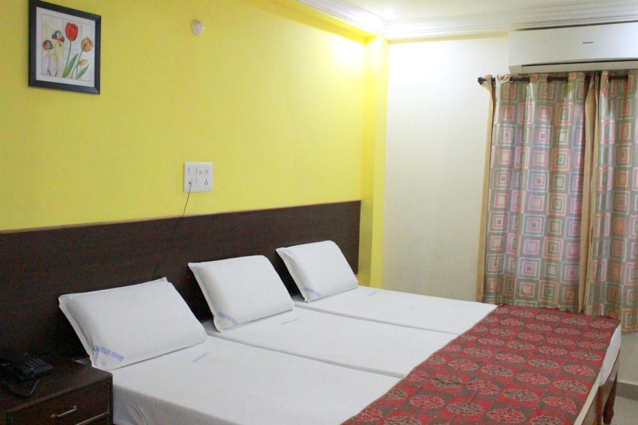 Hotel Sahasra Residency Тирупати Стая снимка